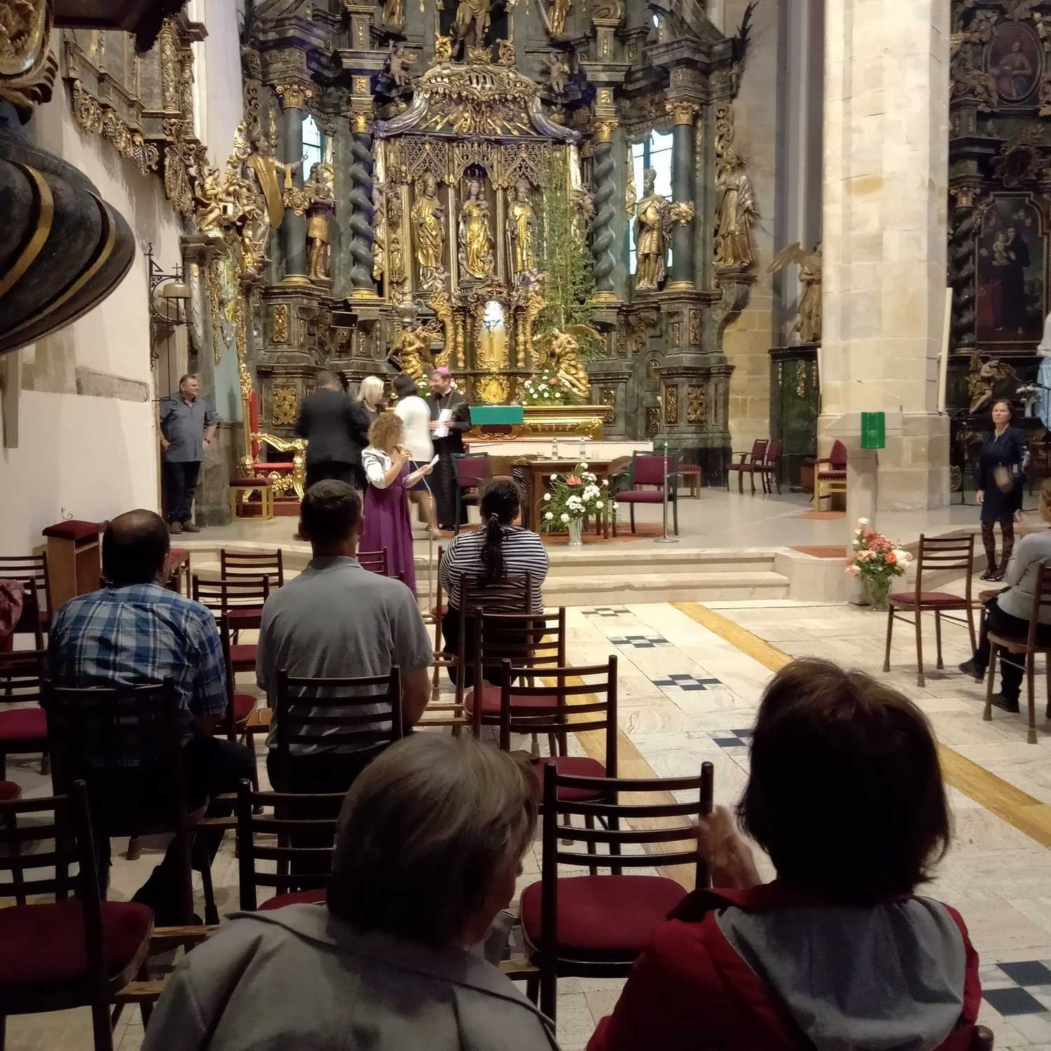 noc-kostolov-2022-beseda-s-o-biskupom-marekom-scaled