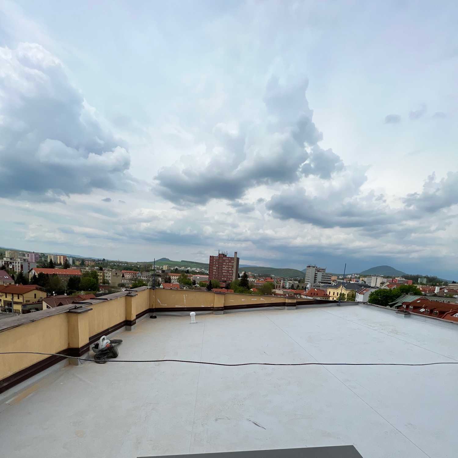 obrc-8-oprava-strechy-kk-jarkova-77-presov-ulozenie-fatrafol-folie-2